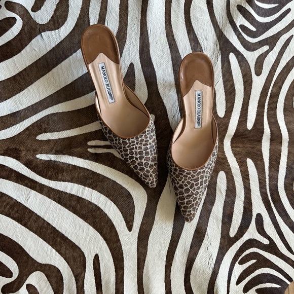 Vintage Manolo Blhanik heels - Picture 3 of 8